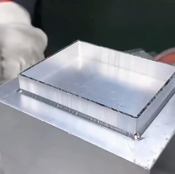 手持式激光污污的丝瓜视频焊接铝件操作演示